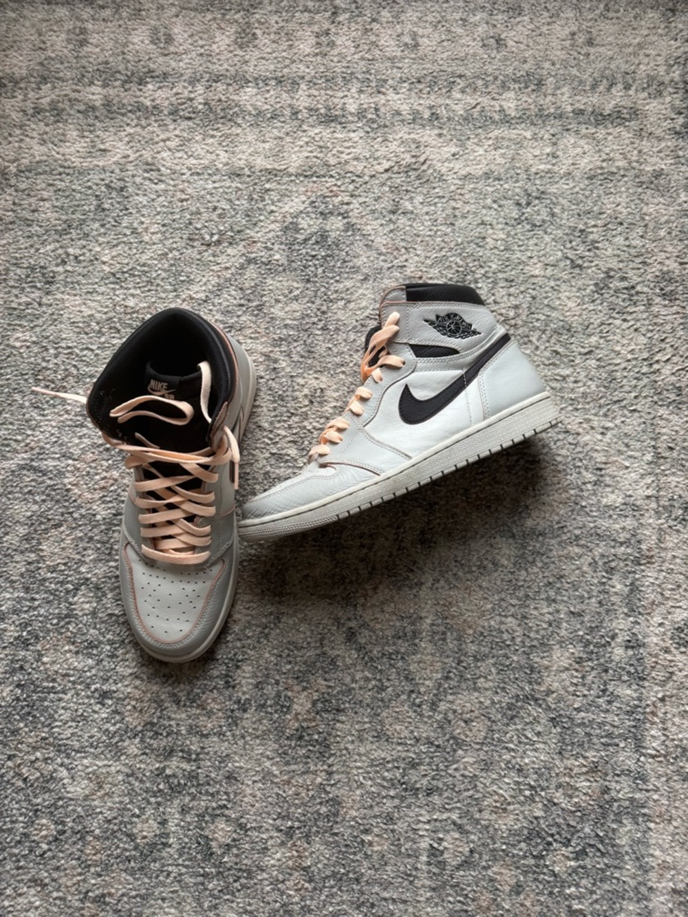 Nike Air Jordan 1 High - Light Gray, Black, Peach